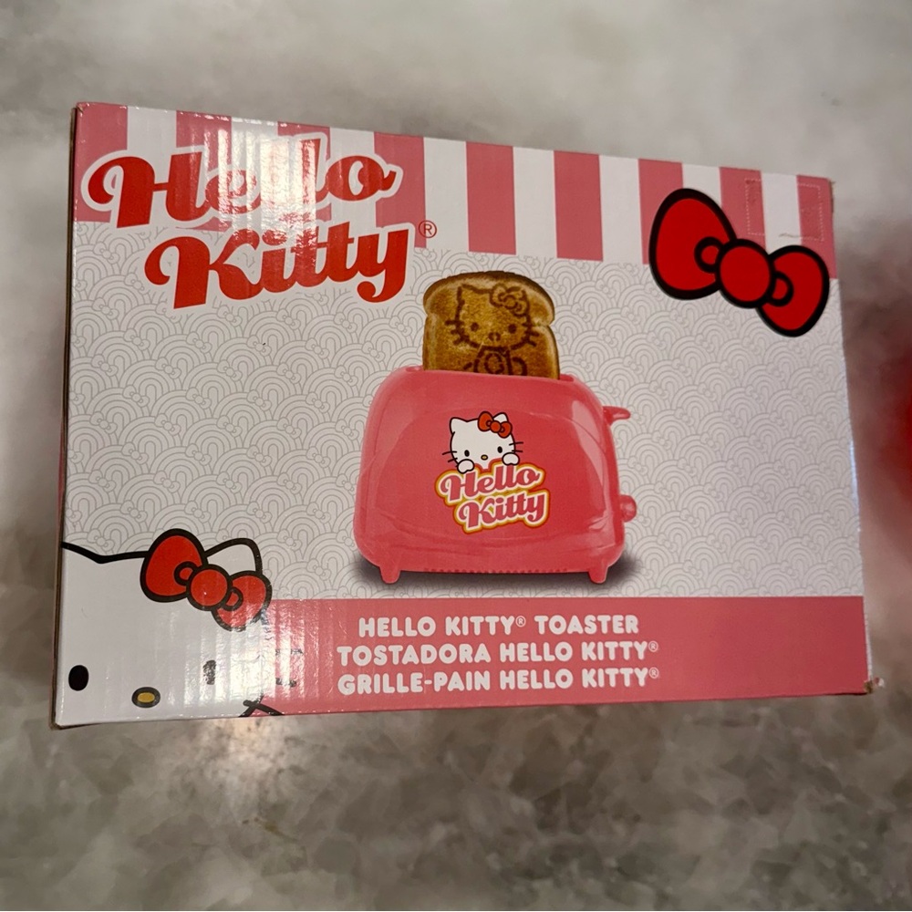 BRAND NEW Hello Kitty Pink Toaster